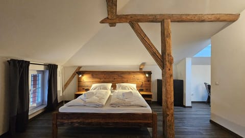 Comfort Studio | In-room safe, blackout drapes, free WiFi