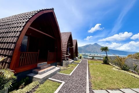 Deluxe Cabin, 1 Queen Bed, Air conditioning, Lake View | Property grounds