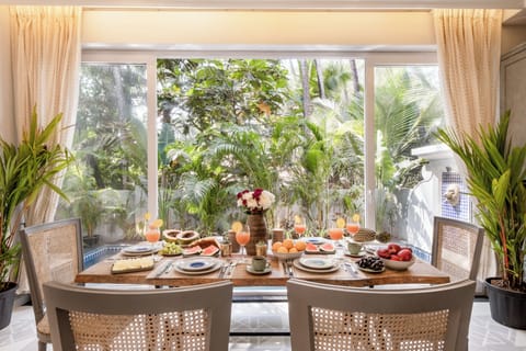Villa, 4 Bedrooms | Dining