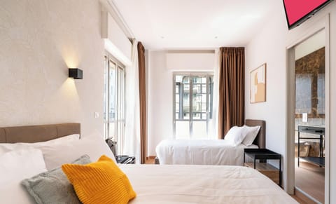 Deluxe Triple Room | Iron/ironing board, free WiFi
