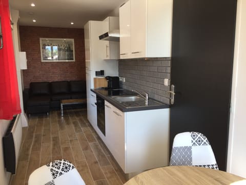 Apartment, 2 Bedrooms, Non Smoking, Kitchen