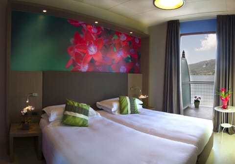 Premium bedding, down comforters, in-room safe, desk