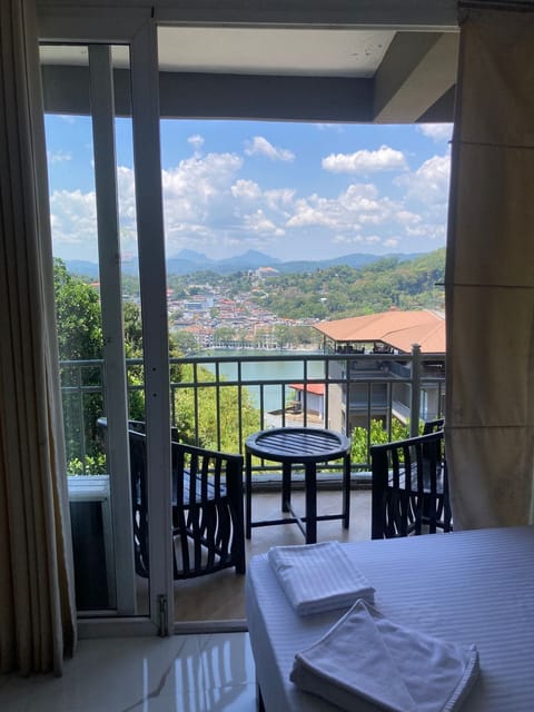 Superior Double Room, Balcony, Lake View | Dining