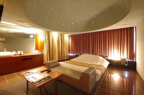 Deluxe Double Room, Smoking, Lanai | Free WiFi