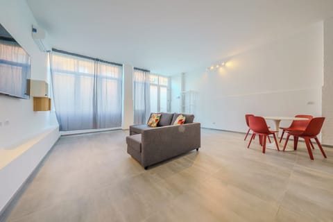 Condo | Living area | Flat-screen TV