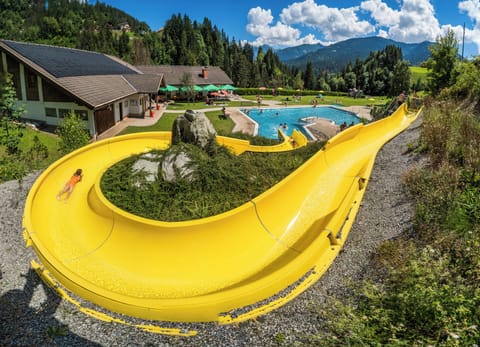 Family Room, Pets Allowed, Garden View | Pool