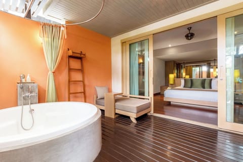 Premier Suite | In-room safe, desk, blackout drapes, iron/ironing board