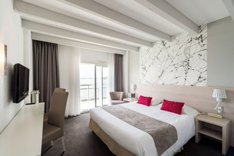 Family Room, Sea View (Duplex) | Desk, soundproofing, iron/ironing board, free WiFi