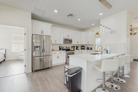 House, Multiple Beds, Pool Access (Touch of Luxury) | Private kitchen
