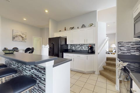 House, Multiple Beds, Pool Access, Pool View (Davenport Dream) | Private kitchen