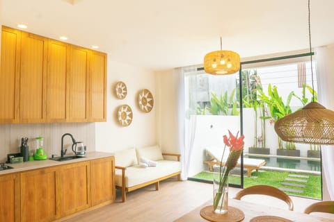 Deluxe Apartment, Patio, Garden View | Living area