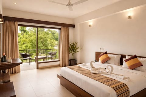 Superior Double Room | Hypo-allergenic bedding, desk, soundproofing, free WiFi