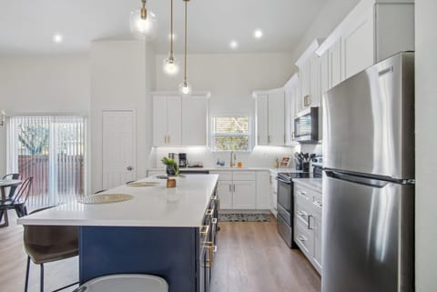 House (4 Bedrooms) | Private kitchen | Microwave, oven, coffee/tea maker, dining tables