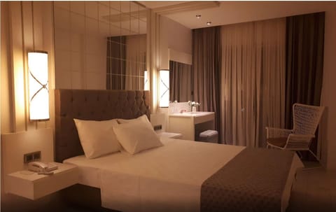Double Room, Balcony, Partial Sea View