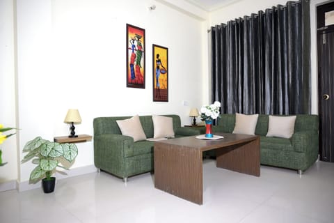 Suite, 1 King Bed | Interior