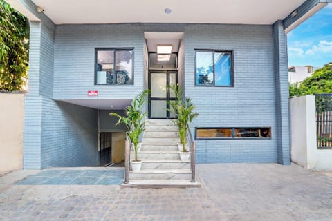House | Reception