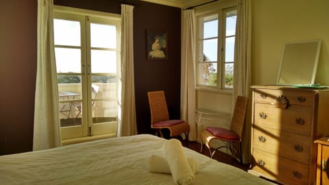 Twin Room, Balcony, City View (Karekare) | Free WiFi, bed sheets