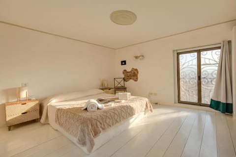 Honeymoon Apartment, 1 Bedroom, Microwave (Elegant Loft in CityLife – Wifi -) | 1 bedroom