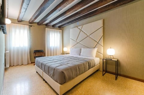 Deluxe Apartment, Courtyard View