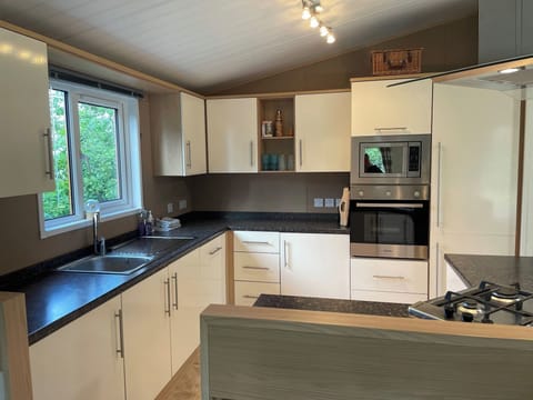 Cabin, 3 Bedrooms, Accessible, Patio | Interior