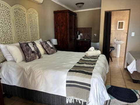 Comfort Double Room | Desk, laptop workspace, iron/ironing board, free WiFi
