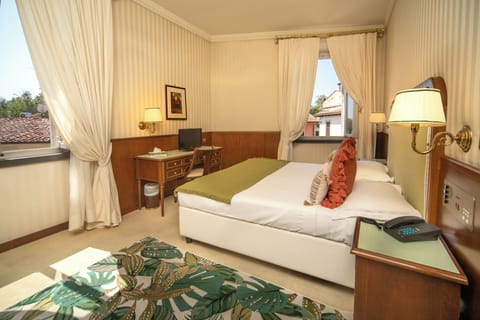 Deluxe Double or Twin Room | Minibar, in-room safe, desk, laptop workspace