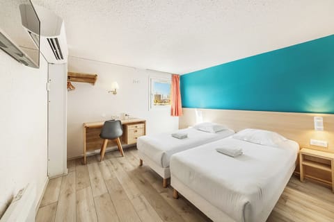 Standard Room, 2 Twin Beds, Non Smoking | Desk, iron/ironing board, free cribs/infant beds, free WiFi