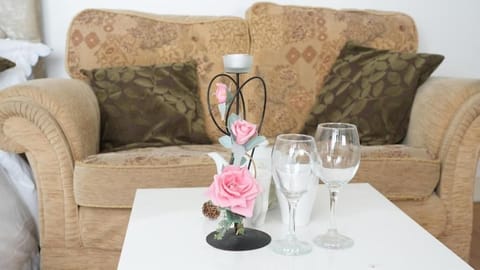 Apartment, 1 Bedroom, Fireplace | Living room