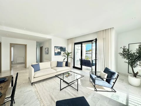 Apartment, 2 Bedrooms, Smoking | Living room