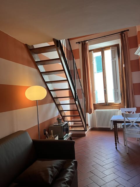 Comfort Studio, City View | Living area
