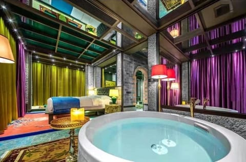 Deluxe Suite, Mountain View | WiFi (free), bed sheets