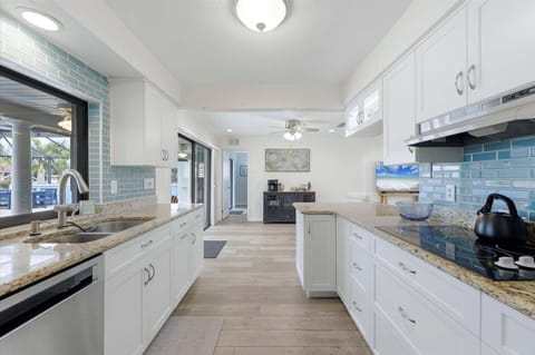 House, 3 Bedrooms | Private kitchen | Coffee/tea maker, fridge, oven, toaster