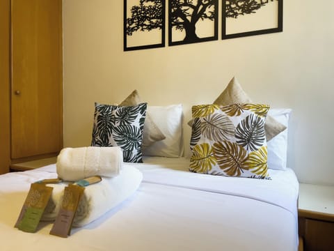 Apartment | Blackout drapes, iron/ironing board, WiFi (free)