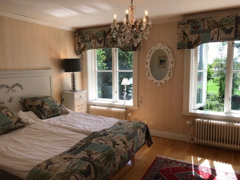 Double Room | In-room safe, desk, laptop workspace, iron/ironing board (on request)