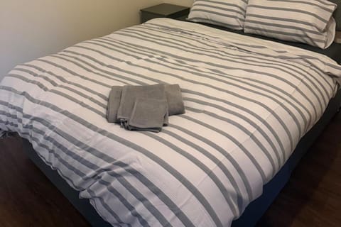 1 bedroom, iron/ironing board, WiFi (free), bed sheets