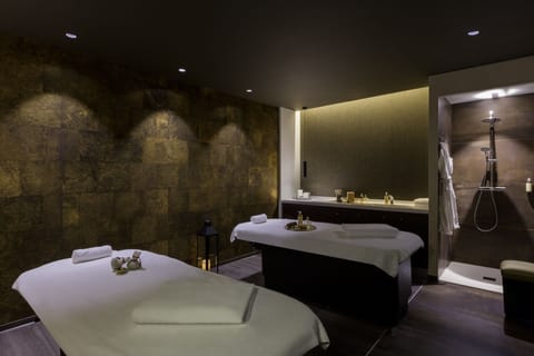 Couples treatment rooms, body treatments, deep-tissue massages