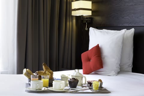 Premium bedding, pillowtop beds, minibar, in-room safe