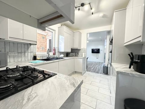 House, 4 Bedrooms | Interior