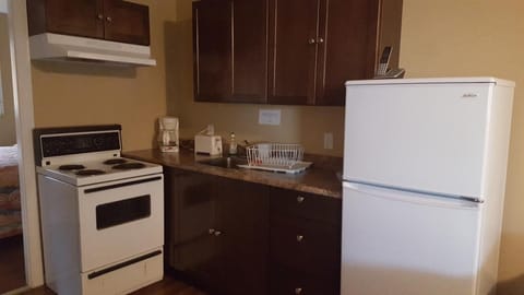 Fridge, microwave, stovetop, cookware/dishes/utensils