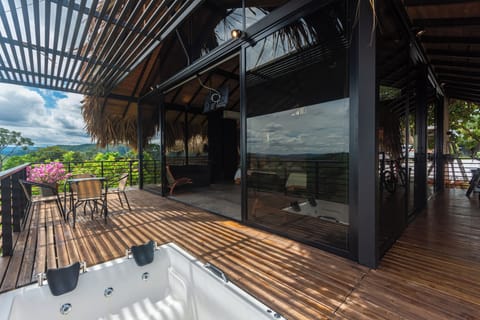 Family Cabin, 2 Queen Beds, Bathtub, Mountain View | Free WiFi