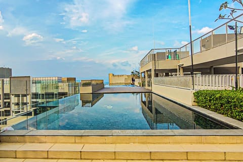 2 outdoor pools