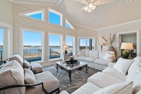 House, Multiple Beds, Pool Access (Baja Breeze) | Living area