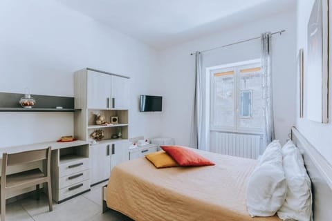 Comfort Double Room | Desk, laptop workspace, cribs/infant beds, rollaway beds