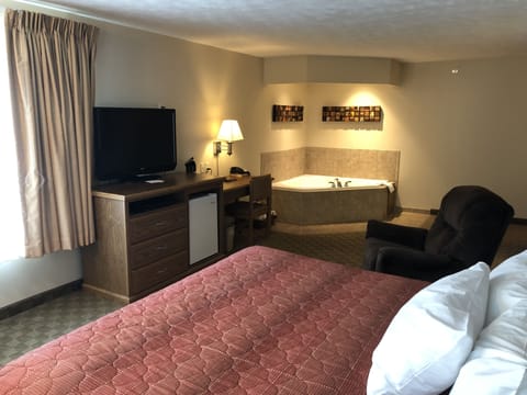 Executive Room, 1 King Bed, Non Smoking, Jetted Tub | Iron/ironing board, free WiFi, bed sheets