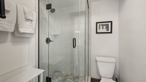 Deluxe Suite, 1 Queen Bed, Terrace, Courtyard View | Bathroom | Free toiletries, hair dryer, bathrobes, towels