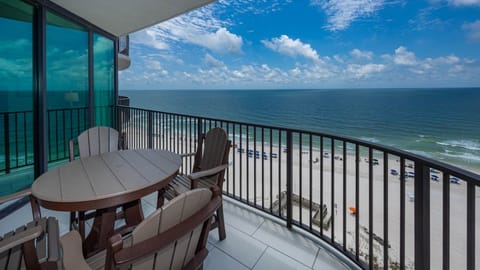 Condo, 2 Bedrooms | Outdoor dining