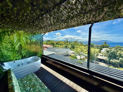 Luxury Room, Balcony, Ocean View | Outdoor spa tub