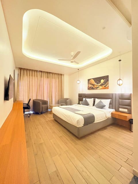 Deluxe Room | Iron/ironing board (on request)