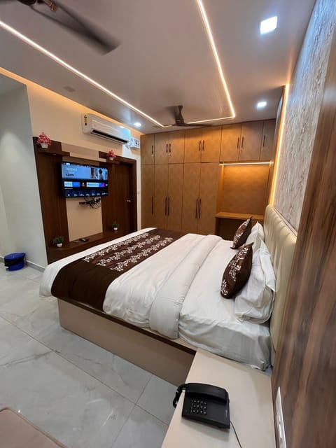 Luxury Double Room, Balcony, City View | In-room safe, soundproofing, free WiFi