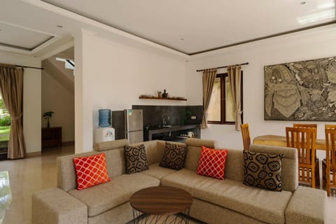 Fridge, coffee/tea maker, electric kettle